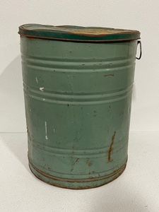 lot 67 image: Metal Can