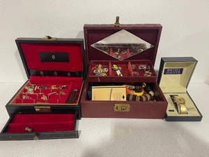 lot 101 image: Jewelry Boxes and Jewelry