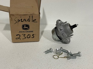 lot 118 image: John Deere Spindle NEW