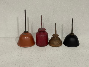 lot 128 image: Oiler Cans