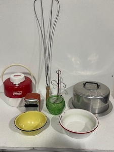 lot 130 image: Vintage Items
