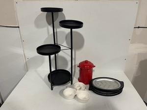 lot 133 image: Home Decor, Hot Plates