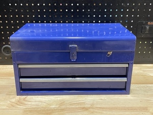 lot 14 image: Metal Tool Chest with Tools