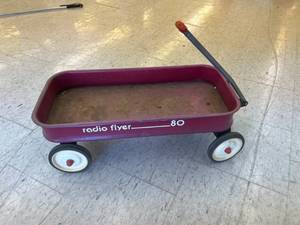 lot 12 image: Radio Flyer Wagon