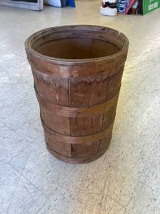 lot 19 image: Wood Barrel