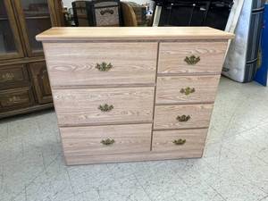 lot 20 image: Dresser