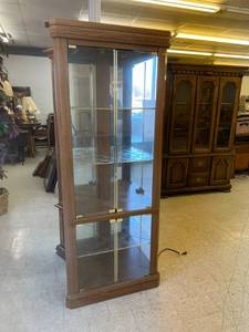 lot 21 image: Lighted Corner Display Cabinet