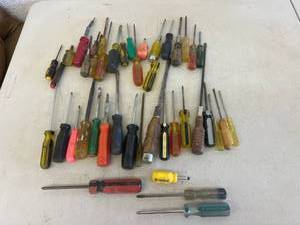 lot 31 image: Screwdrivers