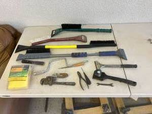 lot 34 image: Mixed Lot - Scrapers, Tools