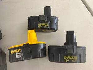 lot 39 image: DeWalt 18V Drill & 3 Batteries