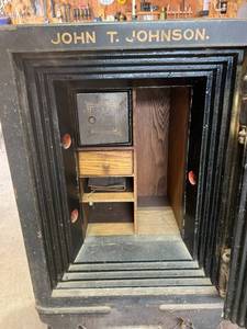 lot 15 image: Victor Safe with Working Lock