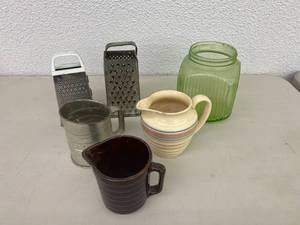 lot 85 image: Vintage Kitchen Items
