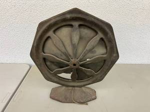 lot 93 image: Vintage Sonochorde Fan