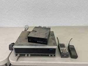lot 99 image: Uniden Force 2 Way Radio & 2 Handhelds