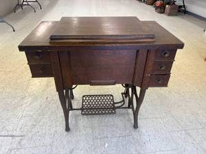lot 118 image: New Automatic Sewing Machine Cabinet