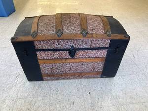 lot 120 image: Trunk