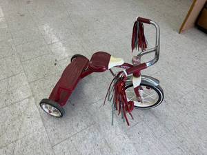 lot 143 image: Radio Flyer Tricycle