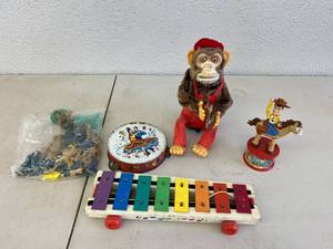 lot 169 image: Vintage Toys