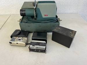 lot 173 image: Projector & Cameras