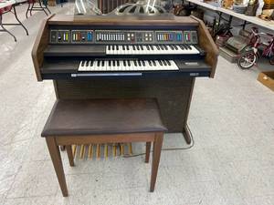 lot 178 image: Baldwin Fantasia Fun Machine Electric Organ