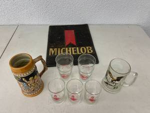 lot 194 image: Grain Belt Beer Glasses & Beer Items