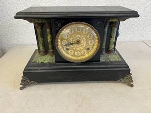 lot 214 image: Vintage Clock