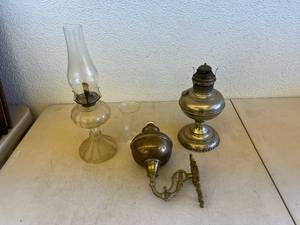 lot 219 image: Lanterns