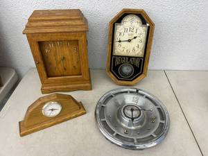 lot 267 image: Clocks
