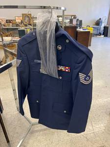 lot 293 image: US Military Jacket