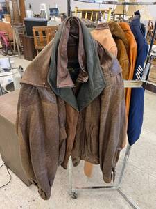 lot 297 image: Wilsons Size L Leather Jacket