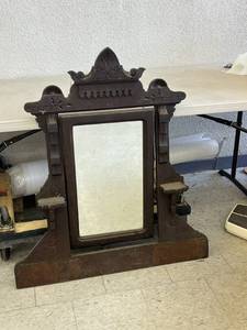 lot 317 image: Vintage Mirror