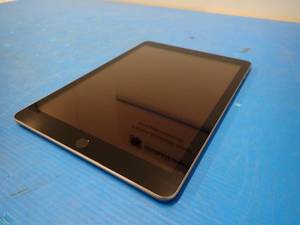 Apple&nbspiPad (6th generation) A1893  32GB of storage  WIFI ONLY  Includes Charging Cable