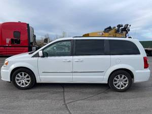 2016 Chrysler Town And Country Touring - 2 OWNERS