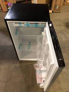 Frigidaire 3.2 cu. ft. Retro Vintage Compact Mini Refrigerator with Freezer with Platinum Door Design Customer Returns See Pictures