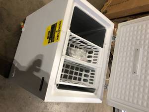 Magic Chef 5.0 cu. ft. Chest Freezer in White  Customer Returns See Pictures