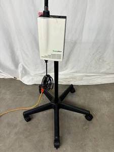lot 66 image: Welch Allyn 48740 Gooseneck Mobile Lite Box with Exam Light&nbspPipe - In Great Working Condition