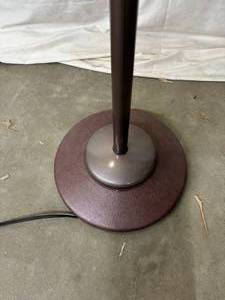 lot 67 image: Retro Cool Dazor Floating Light M-210 Magnifying Floor Drafting Lamp - In Great Working Condition