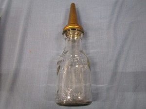 lot 6 image: Vintage Oil Bottle