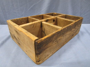 lot 28 image: Wooden Tray, 6 Compartment