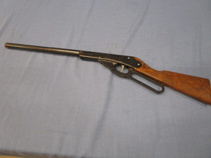 lot 38 image: Daisy Training Rifle