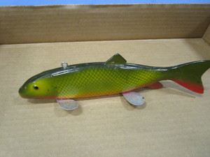 lot 71 image: Fish decoy