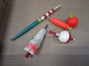 lot 74 image: Fishing Bobbers