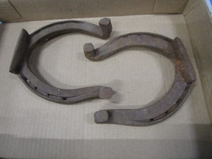 lot 100 image: Horseshoes Heavy Weight