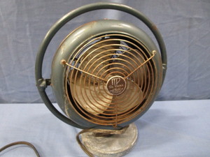 lot 123 image: Deluxe Fan  Heater