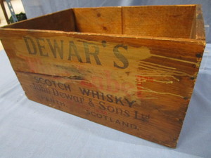 lot 151 image: DEWARS Whiskey Box