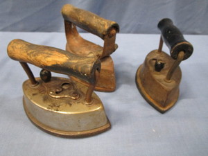 lot 196 image: Sad Irons