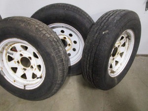 lot 199 image: Trailer Tires