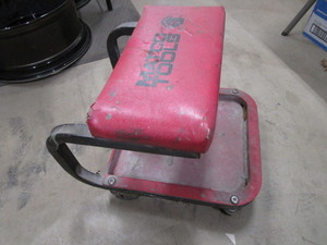 lot 215 image: Matco Roller Stool