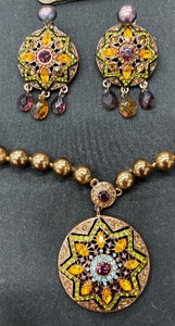 lot 25 image: Beautiful Carolee Necklace and Earring Set