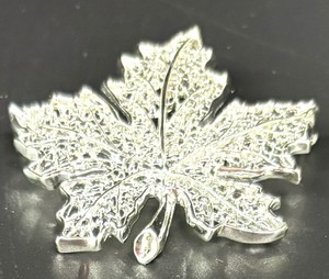 lot 27 image: Magnificent Maple Leaf Brooch  Pin by Sarah Coventry
